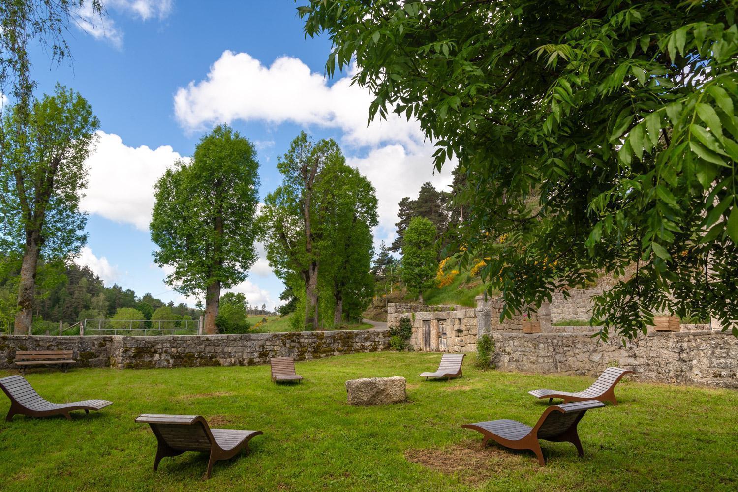 Gite De La Grange - Domaine De Coulagnettes Serverette エクステリア 写真