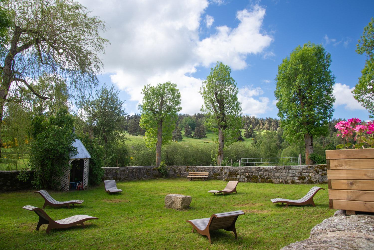 Gite De La Grange - Domaine De Coulagnettes Serverette エクステリア 写真